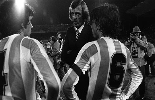 [Chronique] Sébastien ECORCE, « La beauté n’est pas un ornement ». D’une poétique du ballon chez Menotti